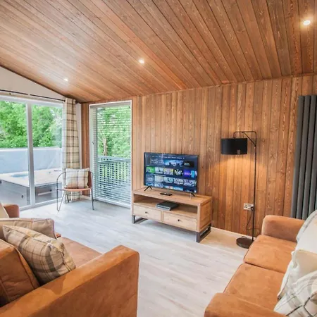Lodge 3 Bed In Oc-m32818 *